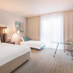 Zimmer mit Kingsize-Bett